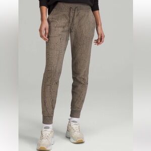 Lululemon Thread Dye Rover Black 7/8 Length Warm Down Joggers Pants Sz. 10